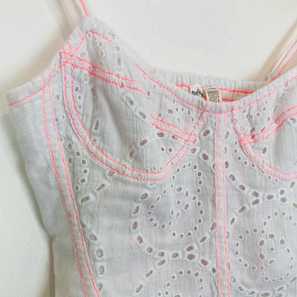 Intimately Free People white eyelet with bright pink stitching corset crop top S - Picture 3 of 5